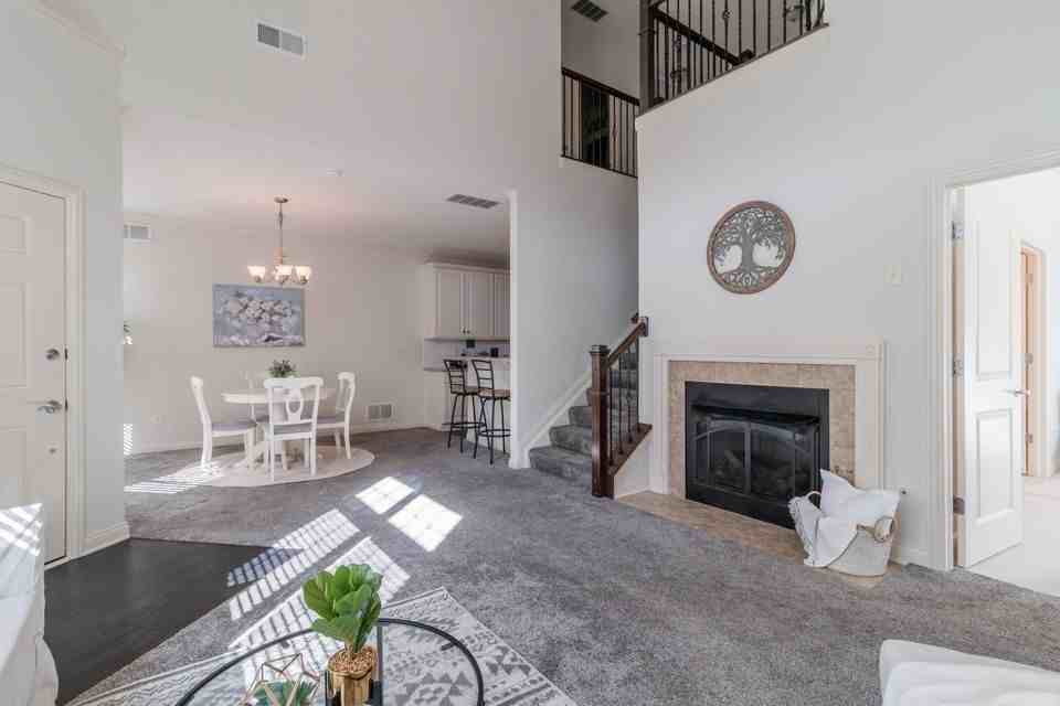 7518 Acela St - Photo 3 of 22