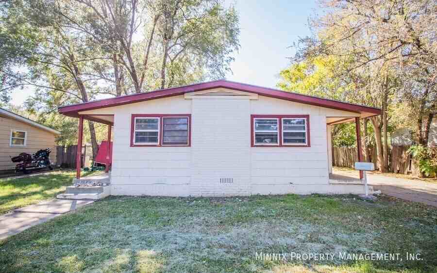 4407 42nd St - Photo 4 of 23