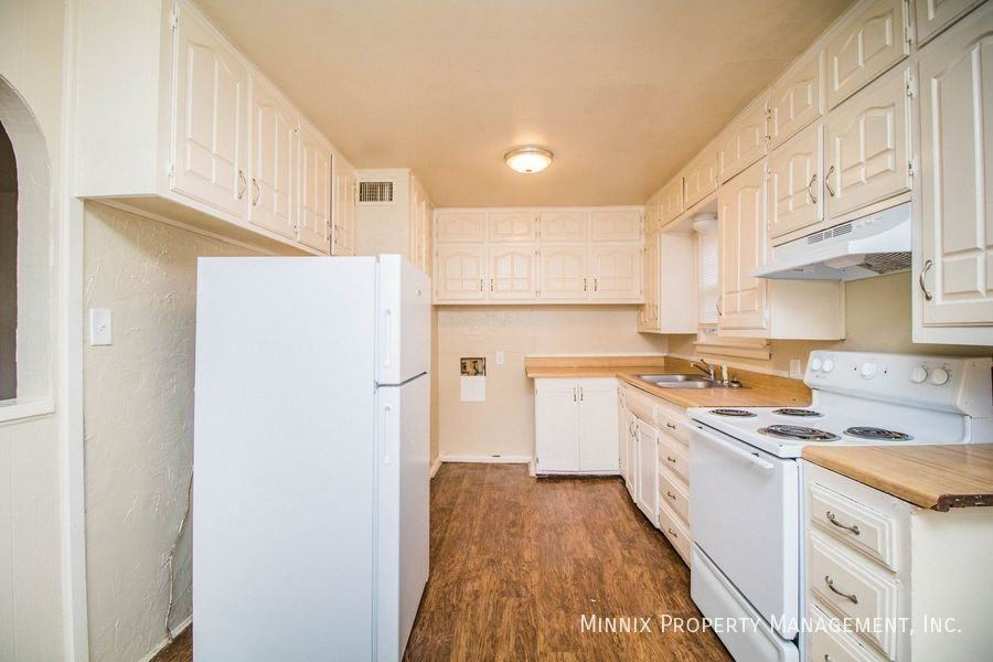 4407 42nd St - Photo 6 of 23