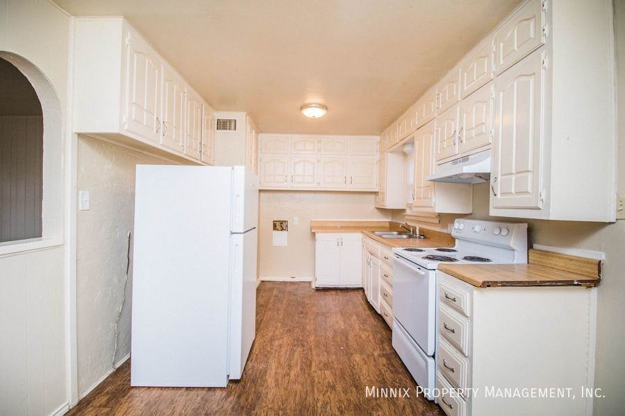 4407 42nd St - Photo 7 of 23
