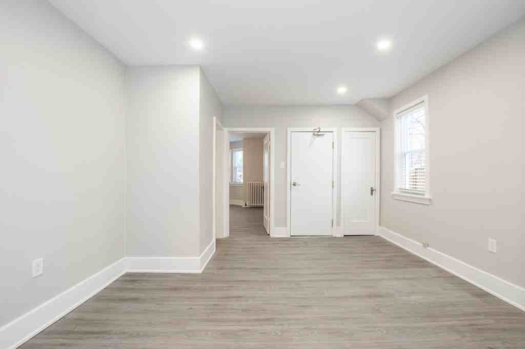 14 Welland Avenue - Photo 3 of 16