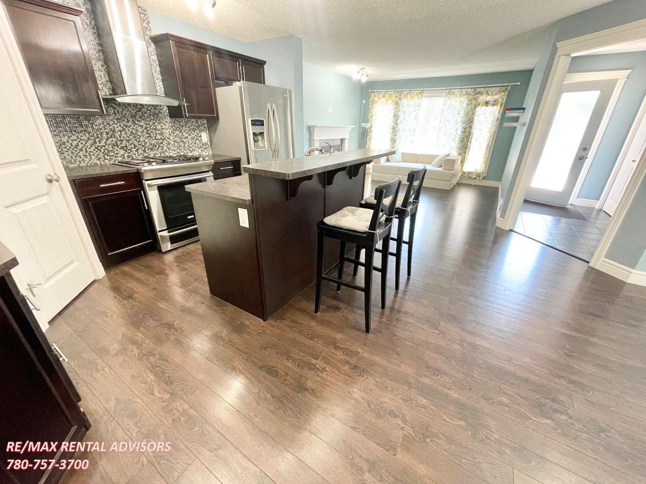2429 Austin Crescent Southwest - Photo 5 of 26