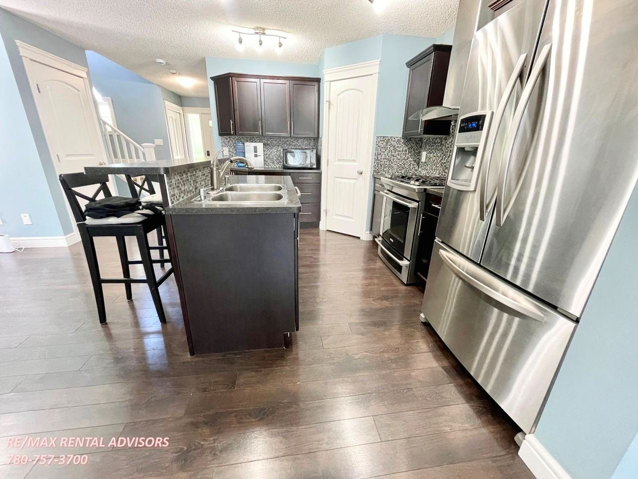 2429 Austin Crescent Southwest - Photo 4 of 26