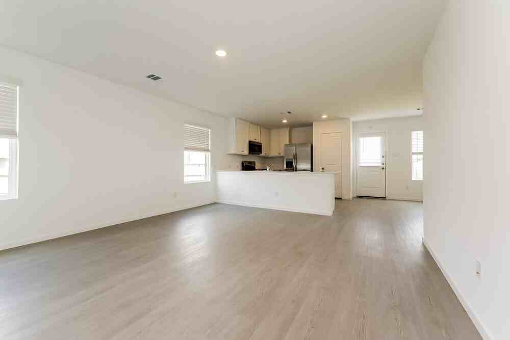 16118 Hatton Dr - Photo 3 of 19
