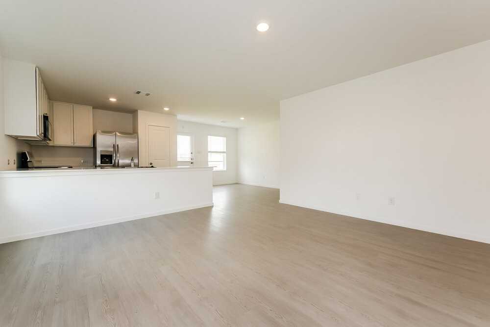 16118 Hatton Dr - Photo 4 of 19