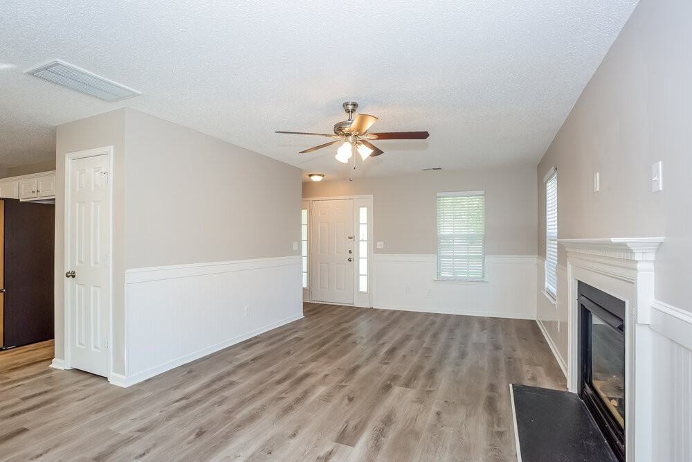 7425 Saddle Trail Ln - Photo 4 of 15