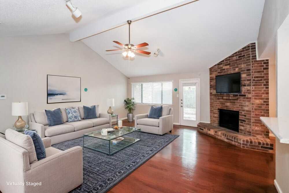 2614 Berkshire Ln - Photo 3 of 20