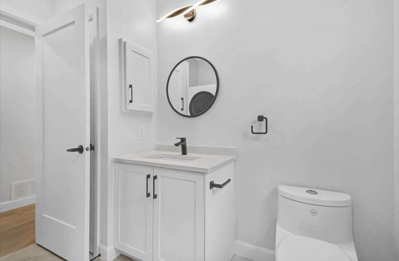 669 Victor Street - Photo 2 of 10