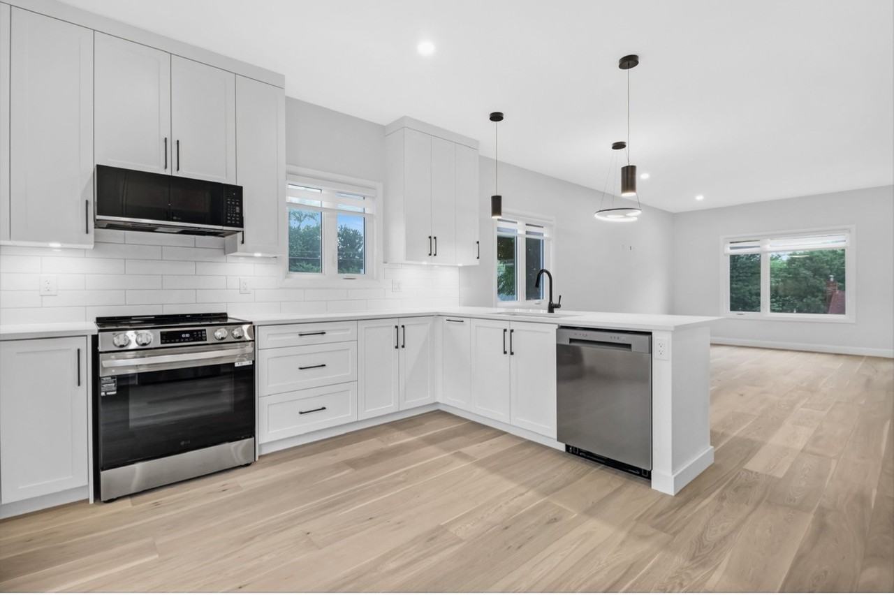 669 Victor Street - Photo 4 of 10