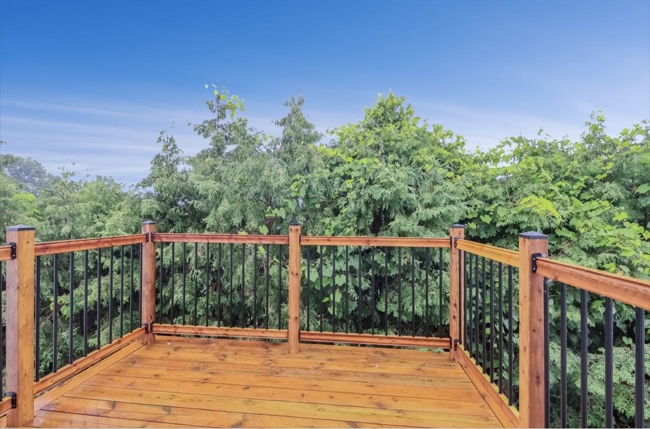 669 Victor Street - Photo 3 of 10
