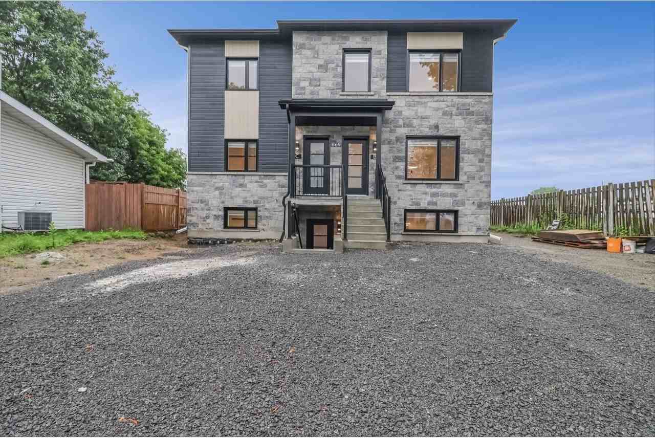 669 Victor Street - Photo 5 of 10
