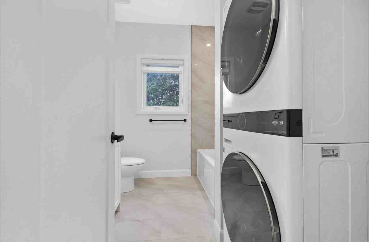 669 Victor Street - Photo 6 of 10