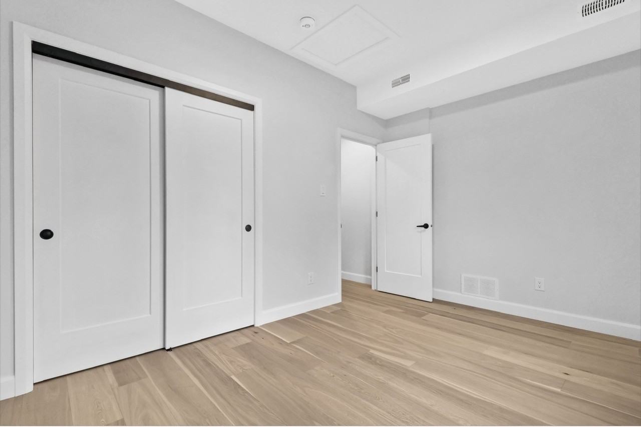 669 Victor Street - Photo 7 of 10