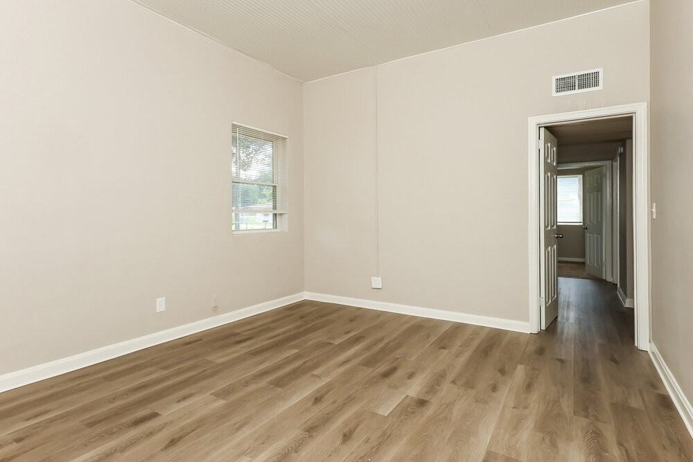 5220 Seaspray Ave - Photo 3 of 16