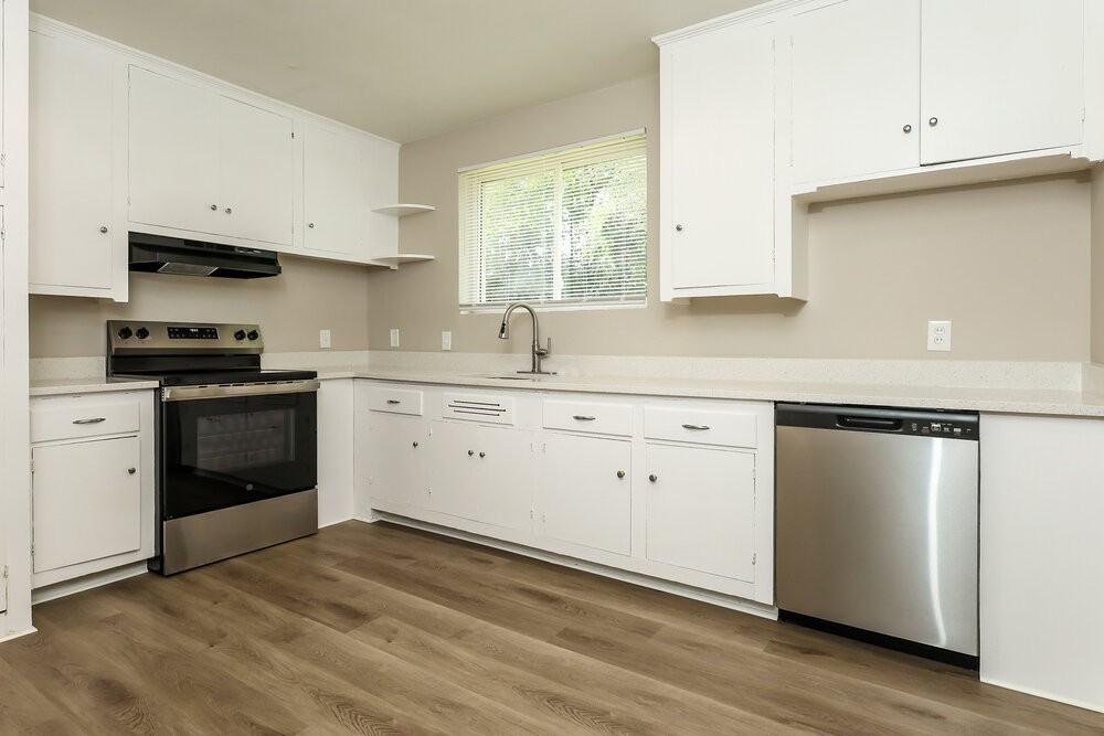 5220 Seaspray Ave - Photo 4 of 16