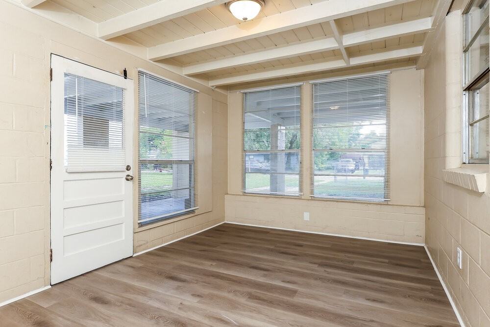 5220 Seaspray Ave - Photo 6 of 16