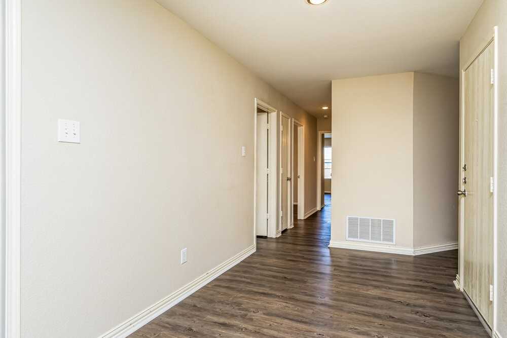 1118 Antoinette Dr - Photo 3 of 16