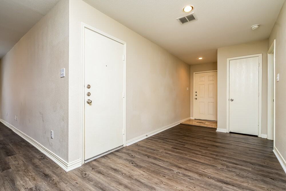 1118 Antoinette Dr - Photo 4 of 16