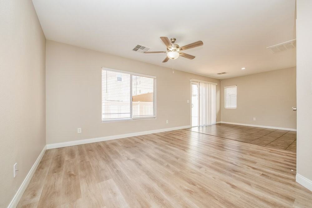 9503 Diamond Bridge Ave - Photo 4 of 17