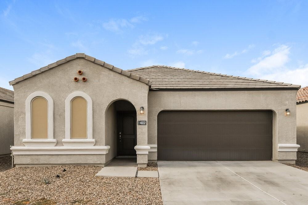 4832 E Rhodium Dr
