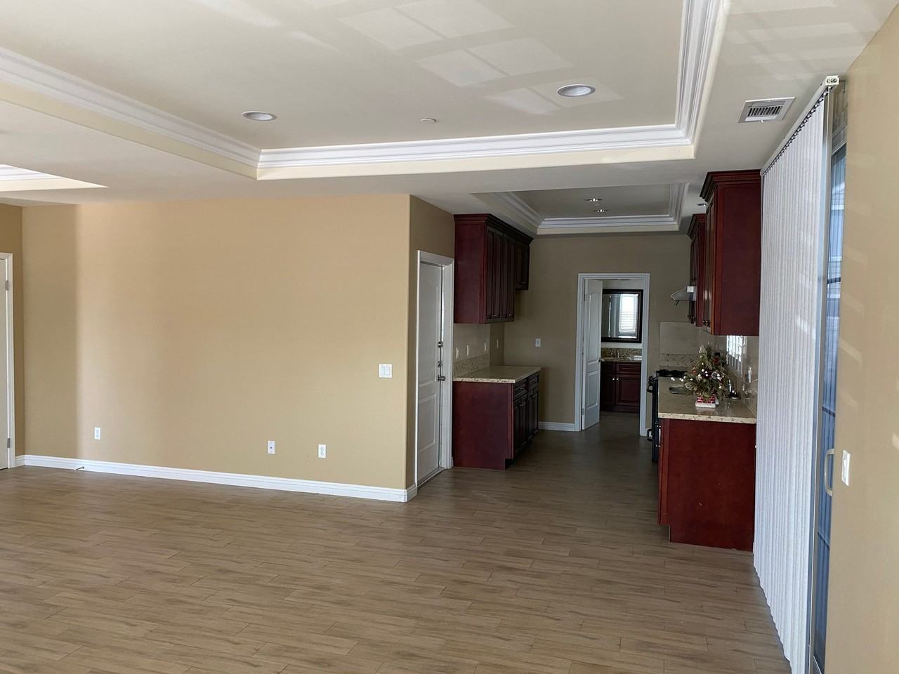9457 Cedar St - Photo 3 of 7