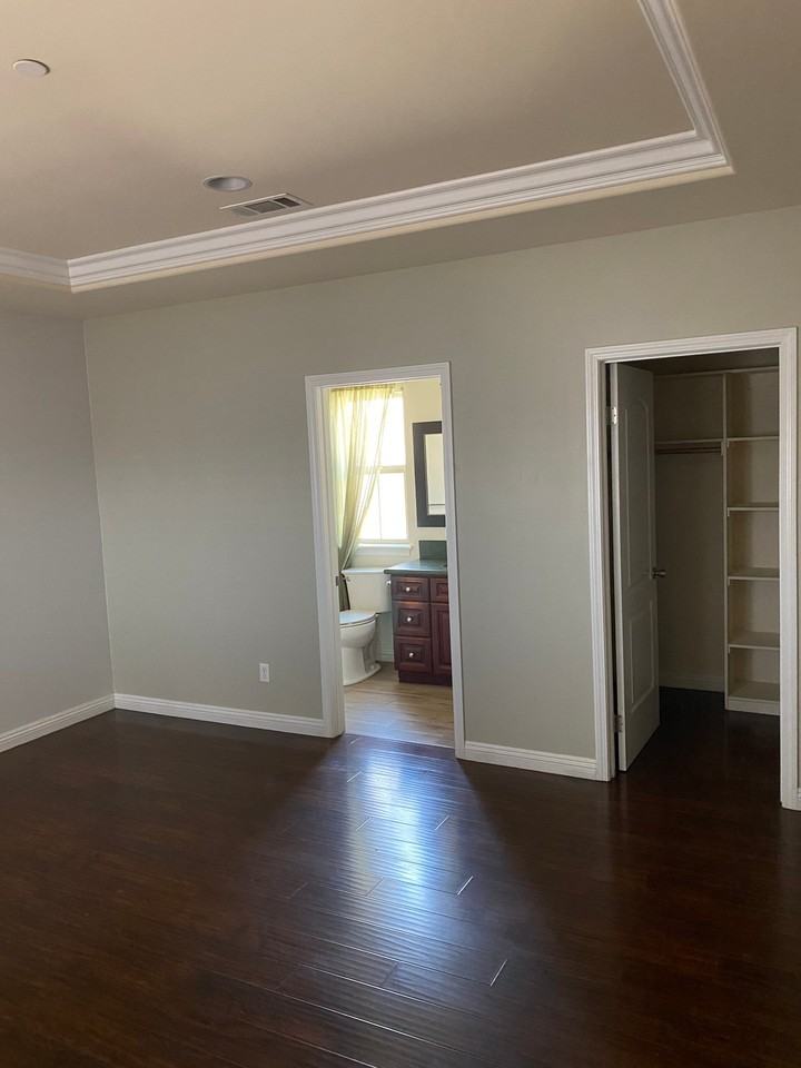 9457 Cedar St - Photo 4 of 7
