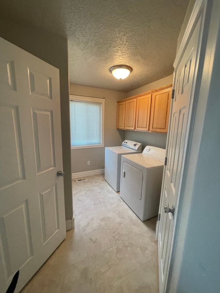 1127 Elgin Ct - Photo 7 of 19