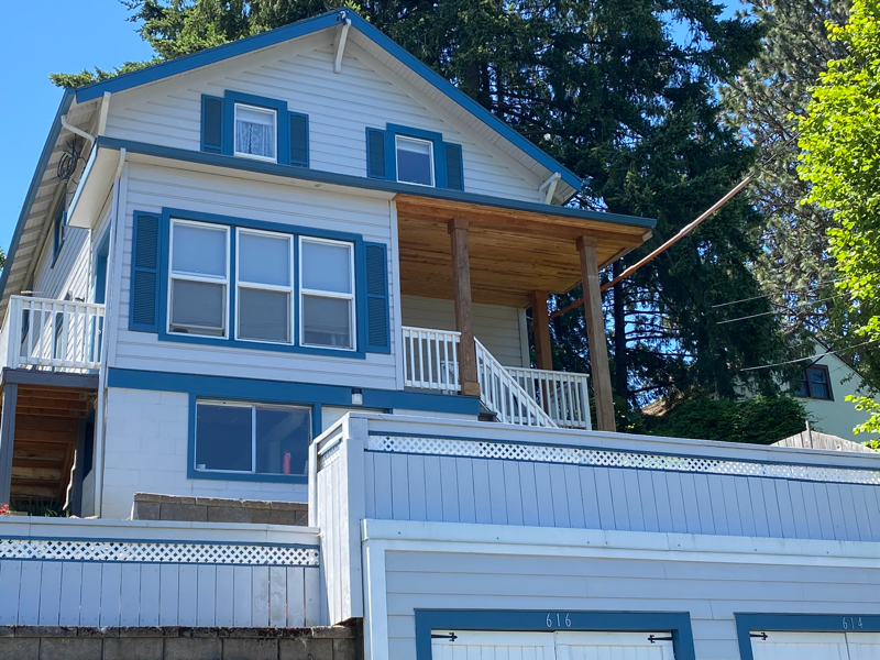 618 11th St - Photo 2 of 11