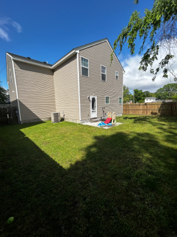 1030 Hill St - Photo 3 of 41