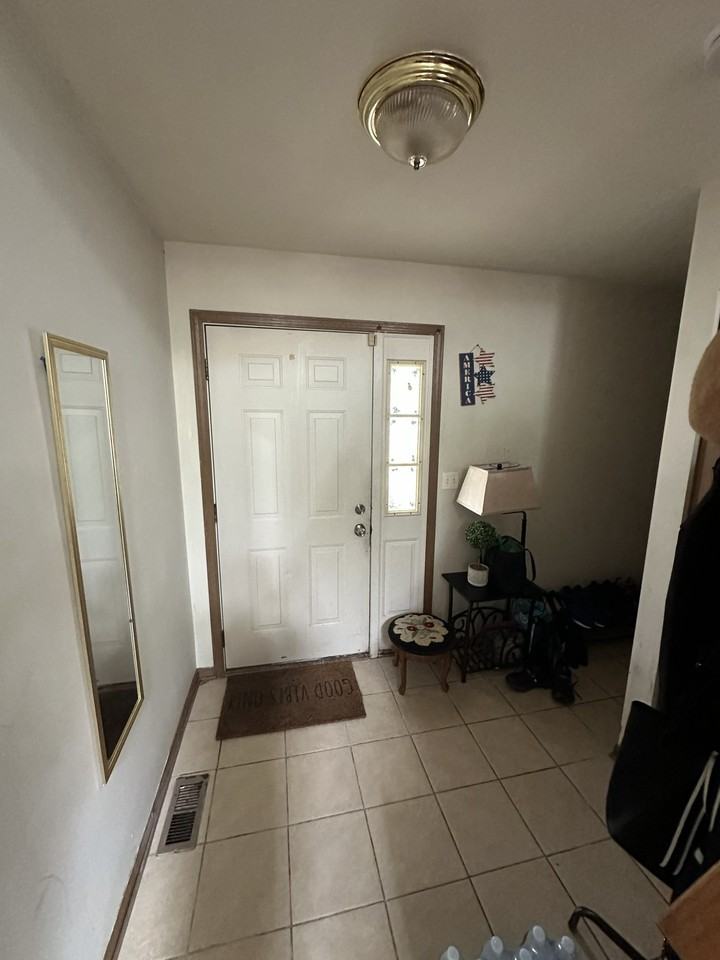 127 Tara Ln - Photo 4 of 18