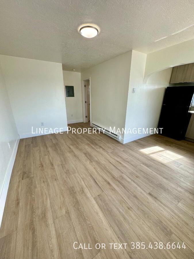 412 W 20th St #4