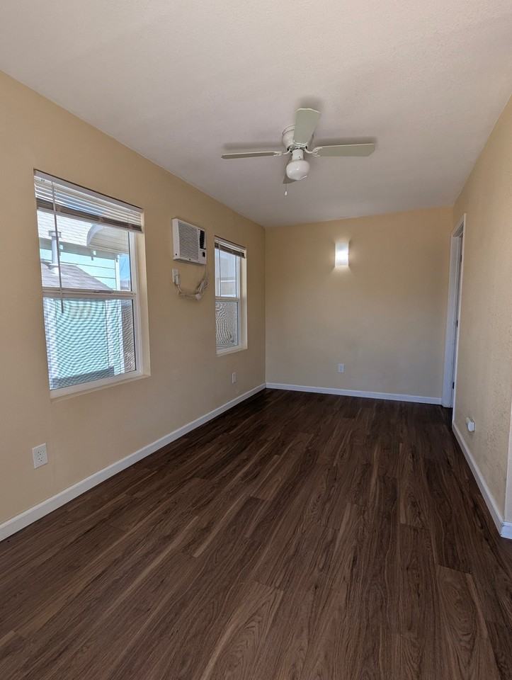 3025 Myers St #F - Photo 3 of 9