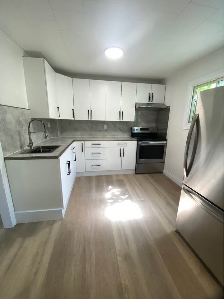 165 College Ave N #3