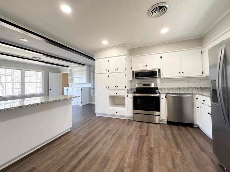 2308 Bluecutt Rd - Photo 5 of 37