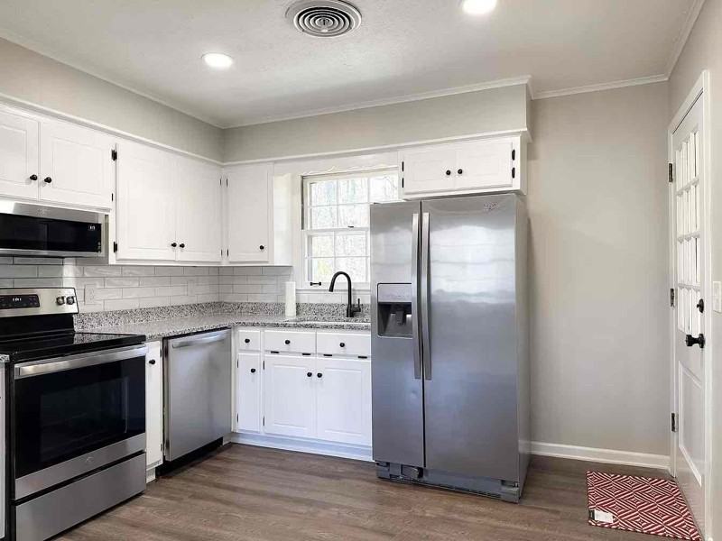 2308 Bluecutt Rd - Photo 6 of 37