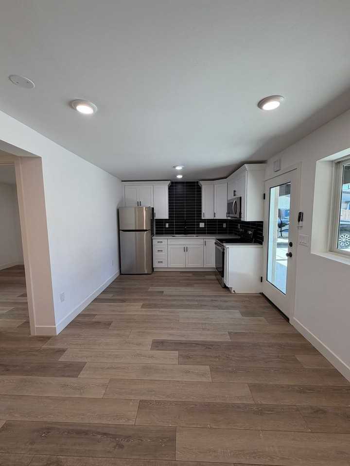 3523 Louisiana St - Photo 4 of 19