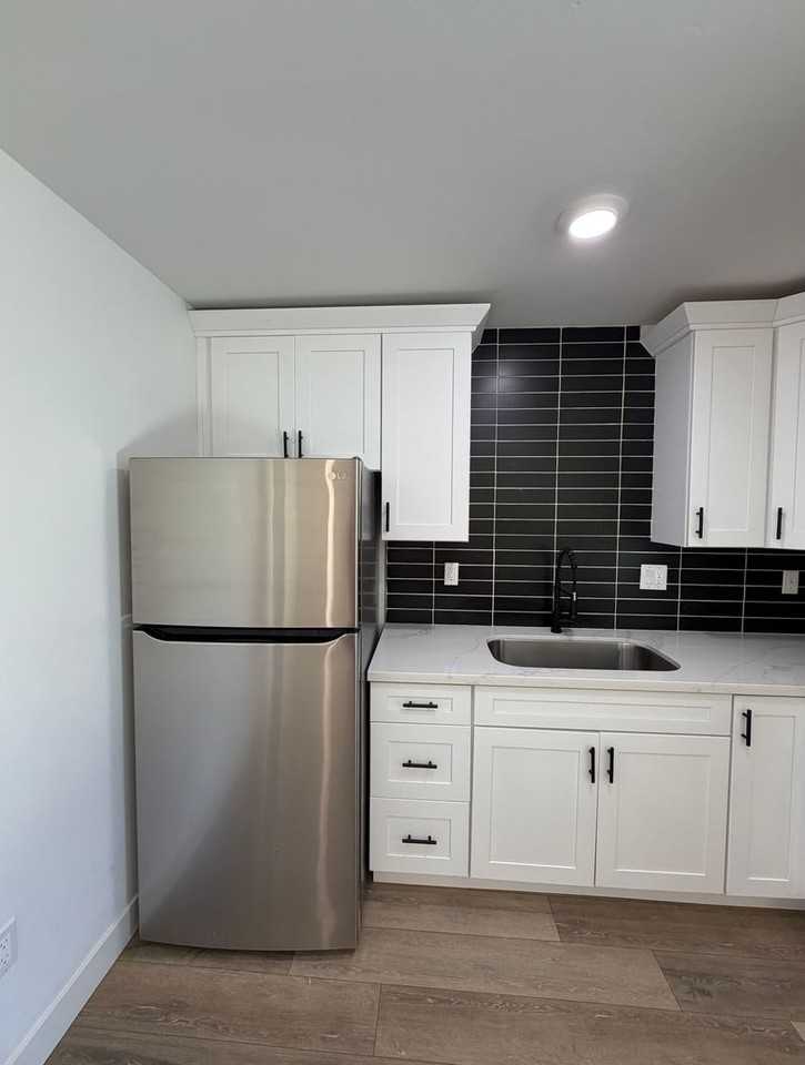 3523 Louisiana St - Photo 6 of 19