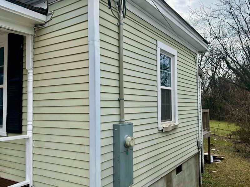 818 Noble Ave - Photo 3 of 5