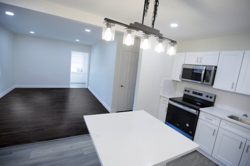 1355 W 13th St - Photo 4 of 25