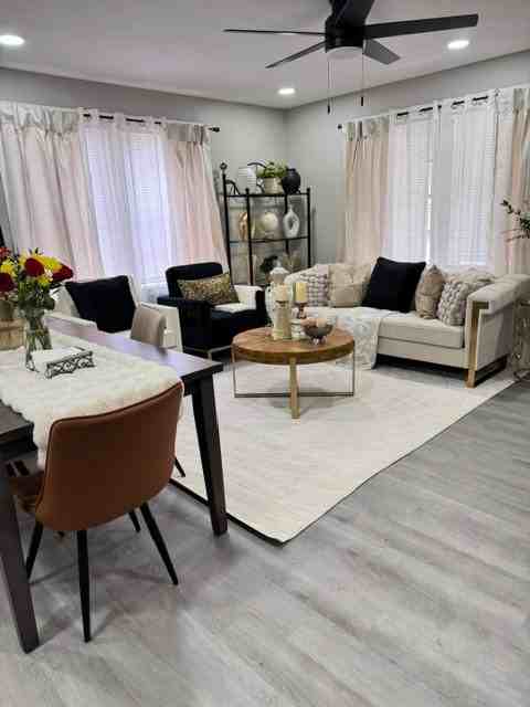 304 Maplewood Ave Ne #B - Photo 4 of 10