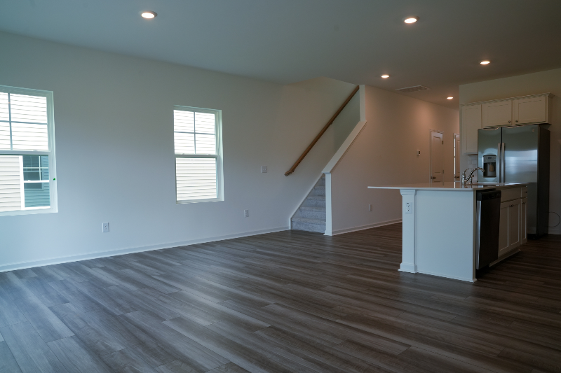 878 Pilot St - Photo 4 of 24