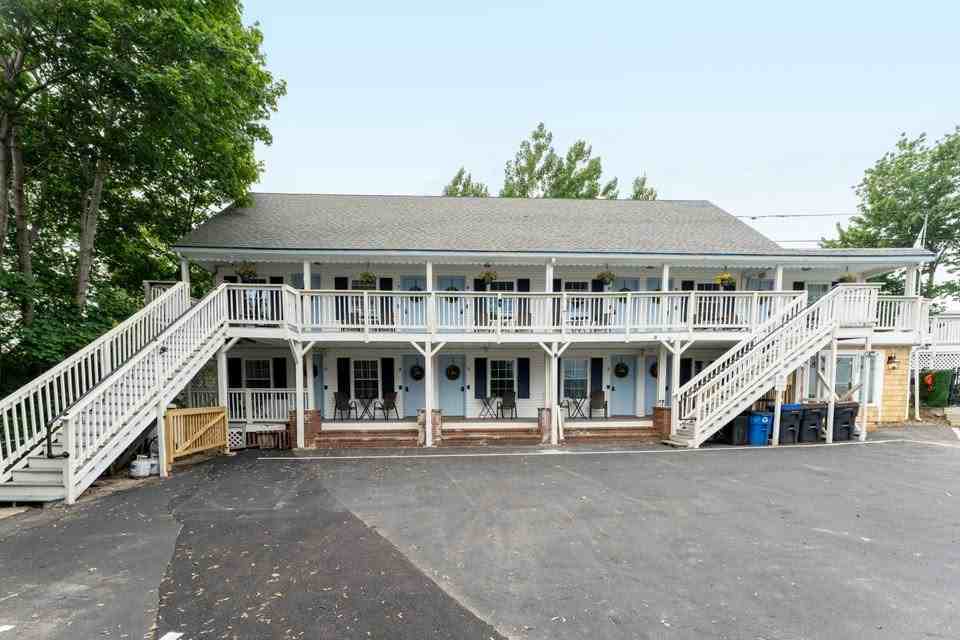 46 E Grand Ave #1 - Photo 3 of 20