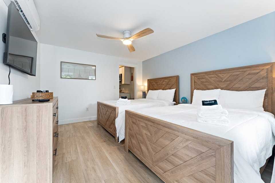 46 E Grand Ave #1 - Photo 7 of 20