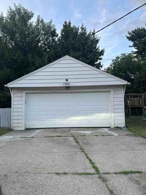 12805 Oakview Blvd - Photo 2 of 11