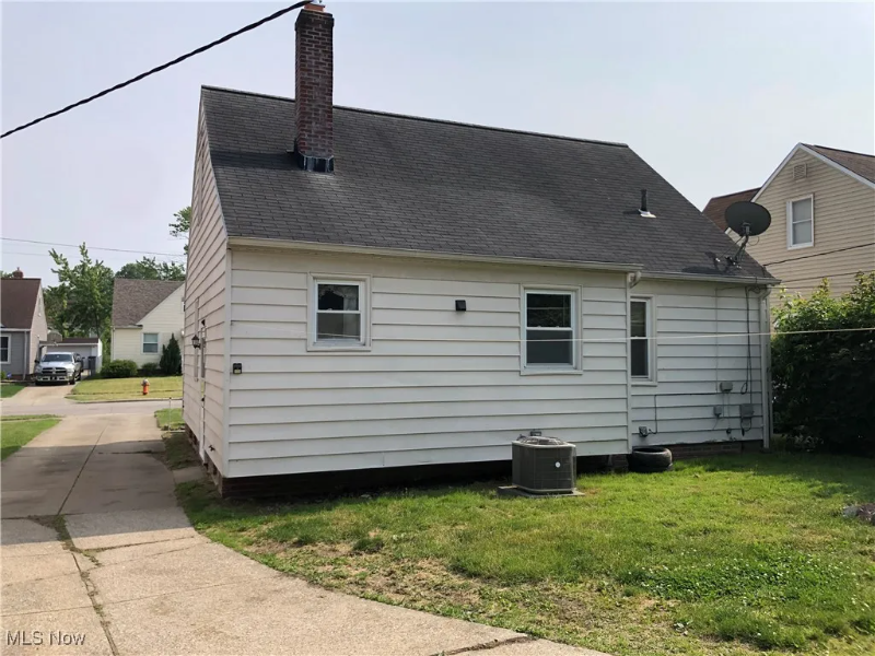 12805 Oakview Blvd - Photo 3 of 11