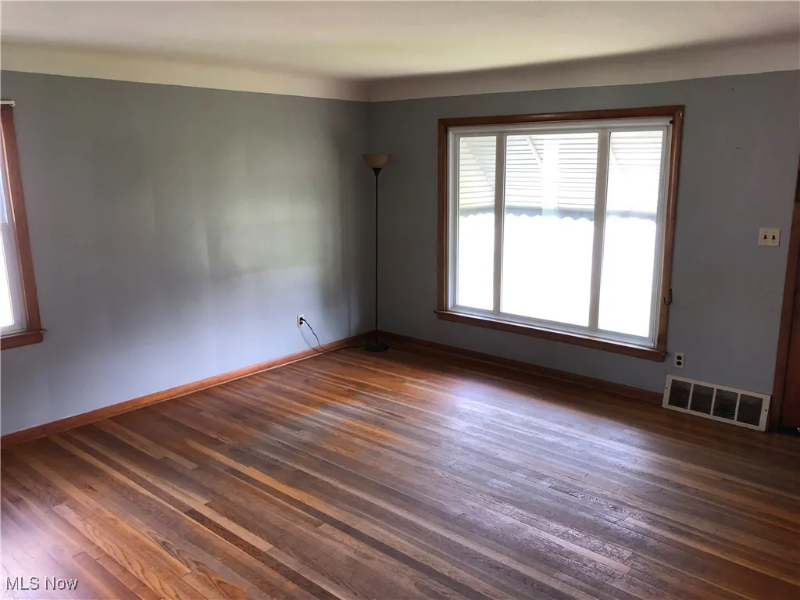 12805 Oakview Blvd - Photo 5 of 11