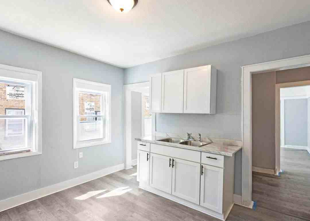 4266 W Highland Blvd - Photo 4 of 6