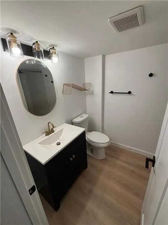 1407 Madison St Ne #1407 - Photo 5 of 7