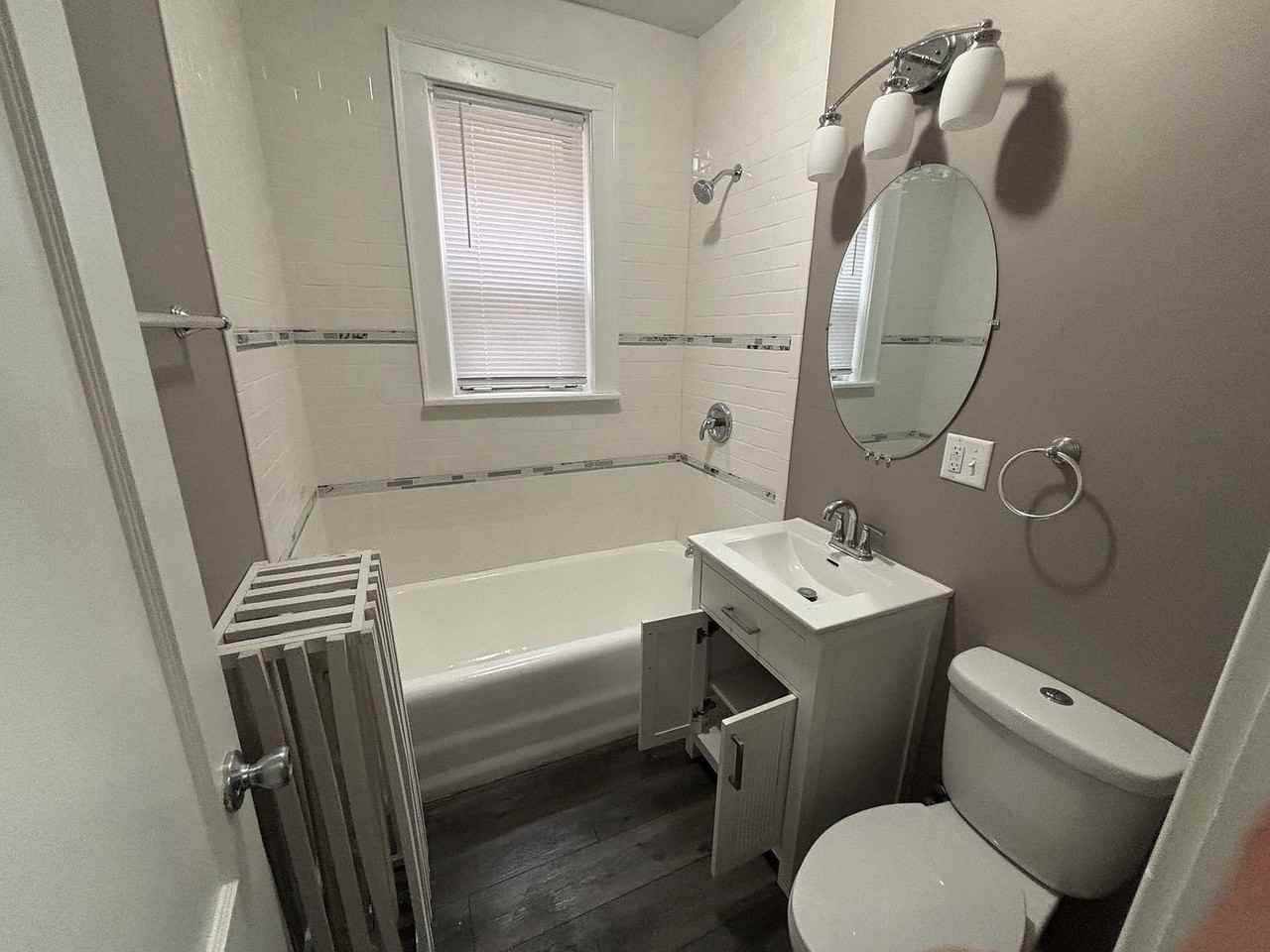 1341 Marshall St #2F - Photo 5 of 11