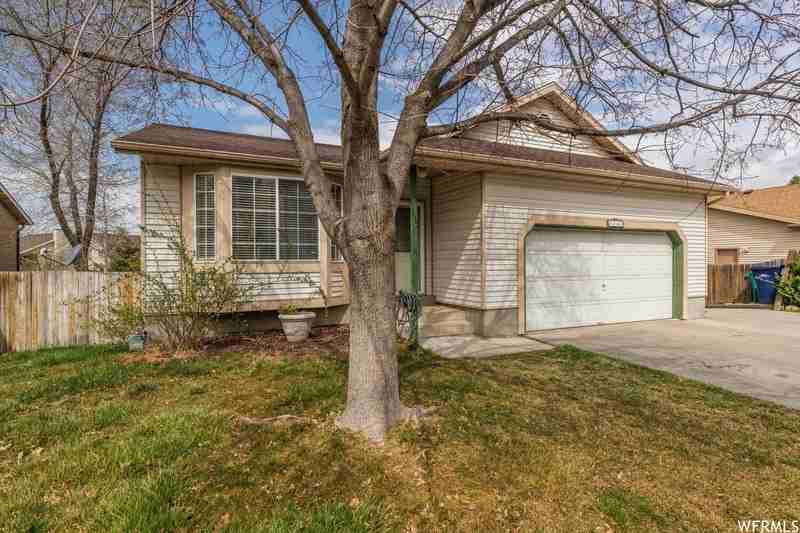 8146 S Angel St - Photo 2 of 18
